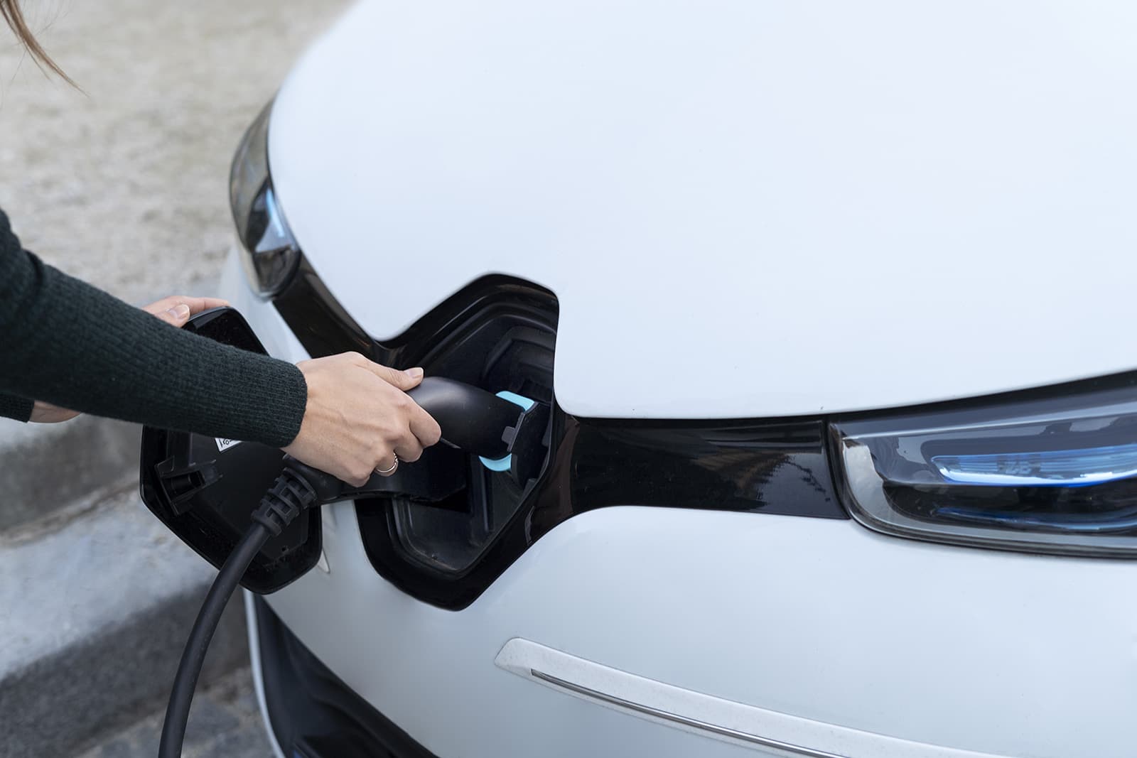Ibrida o a benzina? Quale auto scegliere nel 2024?